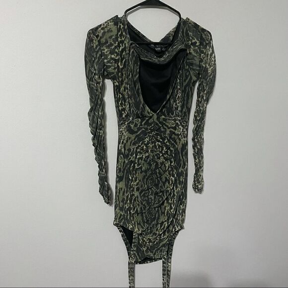 Prettylittlething Green Animal Print Mesh Ruched Curved Hem Bodycon MINI Dress - Picture 6 of 10